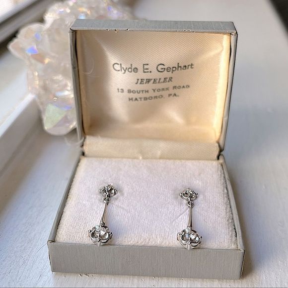 Art Deco 18k White Gold Diamond Drop Earrings - Picture 2 of 6